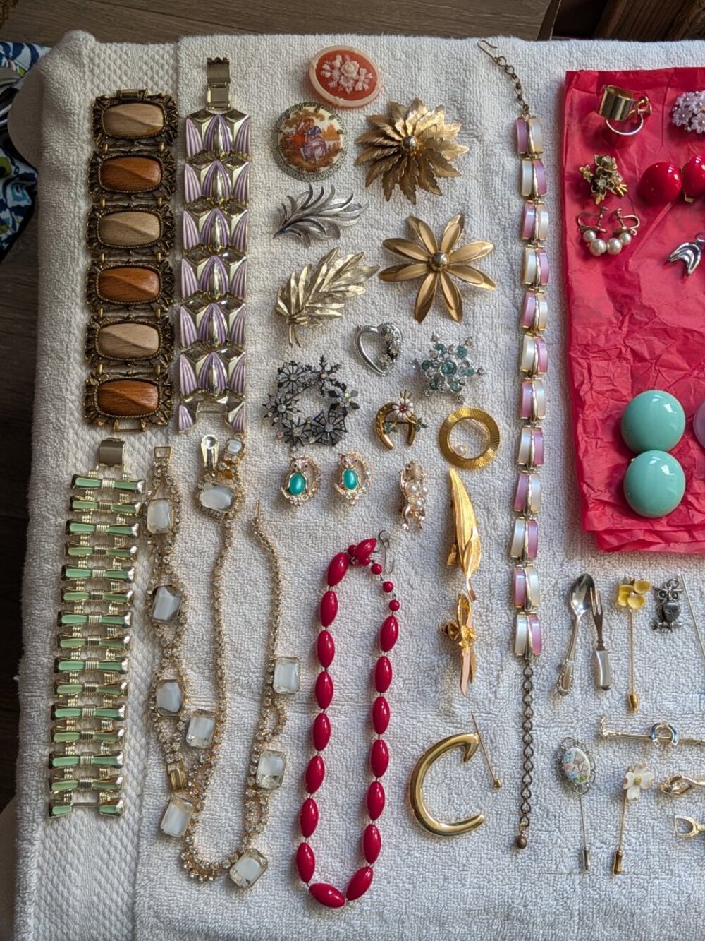 LOT OF VINTAGE & MODERN COSTUME JEWELRY AND JEWELRY BOXES! OVER 100 PIECES! - Picture 2 of 12